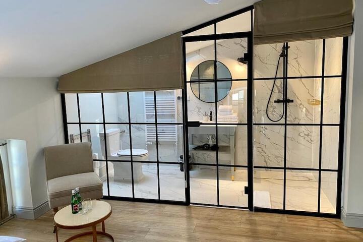 Room 63 of 95