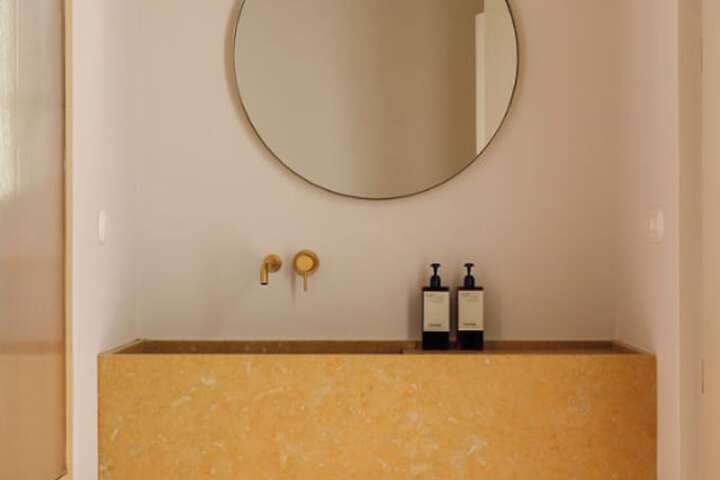 Room 14 of 82