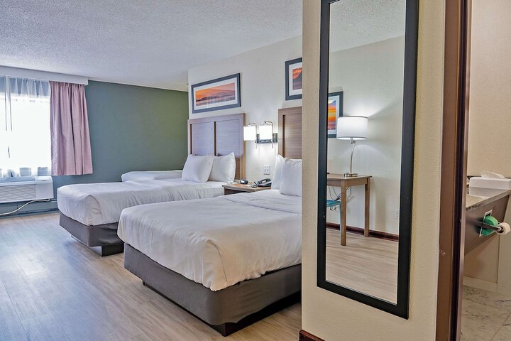 2 Double Beds (18 of 19)