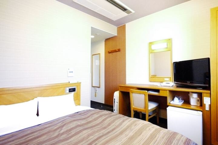 Room 3 of 18