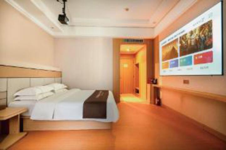 Room 14 of 14