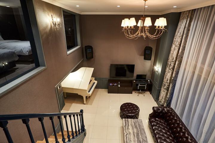 Room 18 of 35