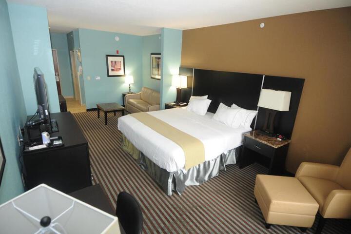 1 King Bed (4 of 14)