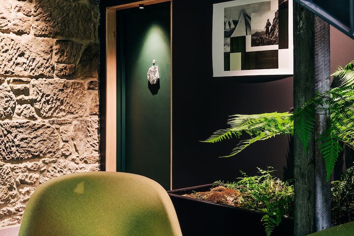 Lounge 50 of 56