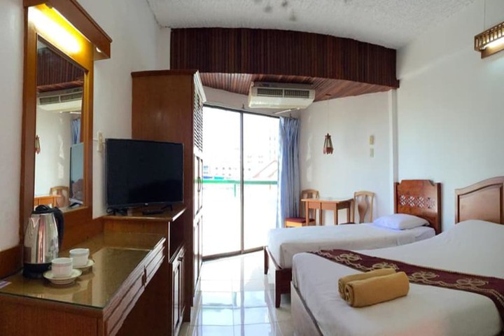 Room 4 of 37