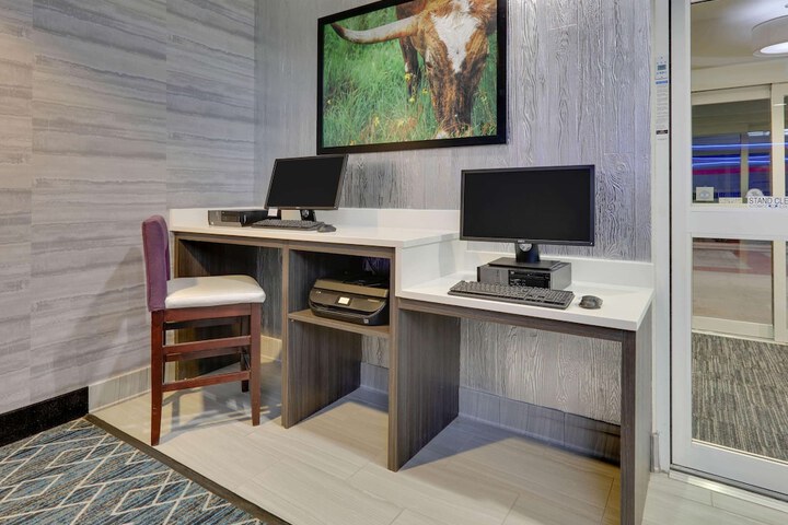 Business Center 67 of 73