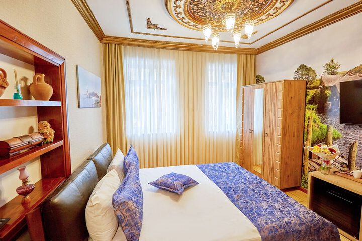 Room 34 of 198