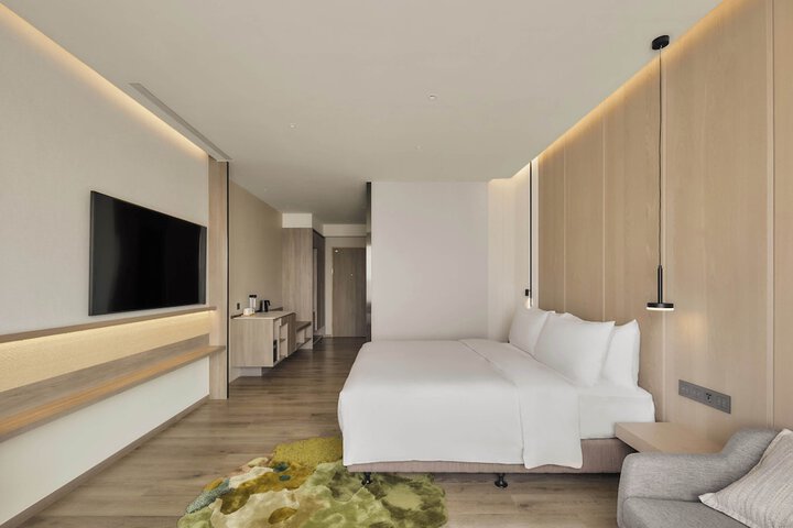 Room 5 of 62