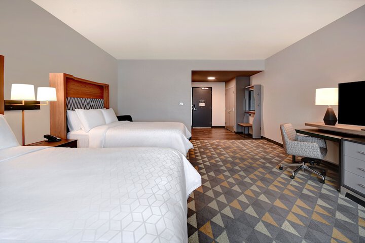Premium 2 Queen Beds (16 of 18)