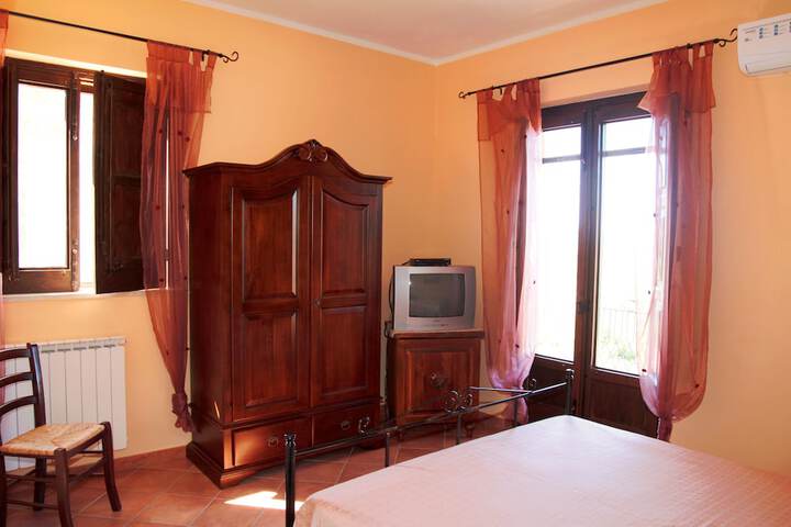 Room 5 of 131