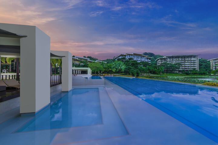 Hotel Pool
