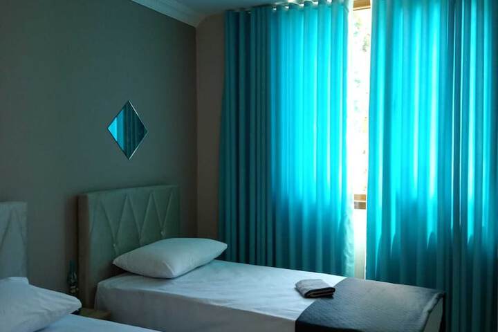 Room 4 of 40
