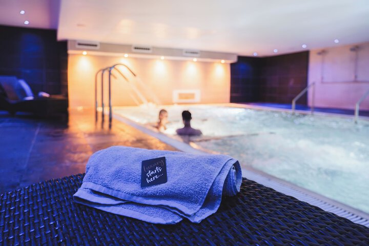 Hotel Pool