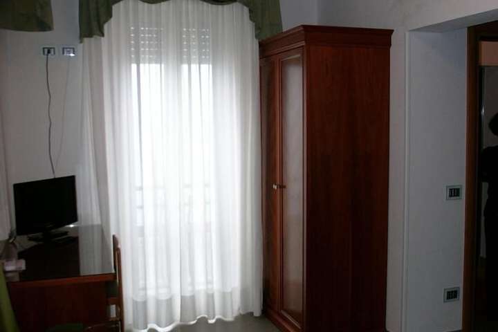 Room 13 of 53