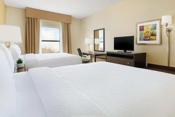 Deluxe Room 2 Queen Beds (1 of 7)