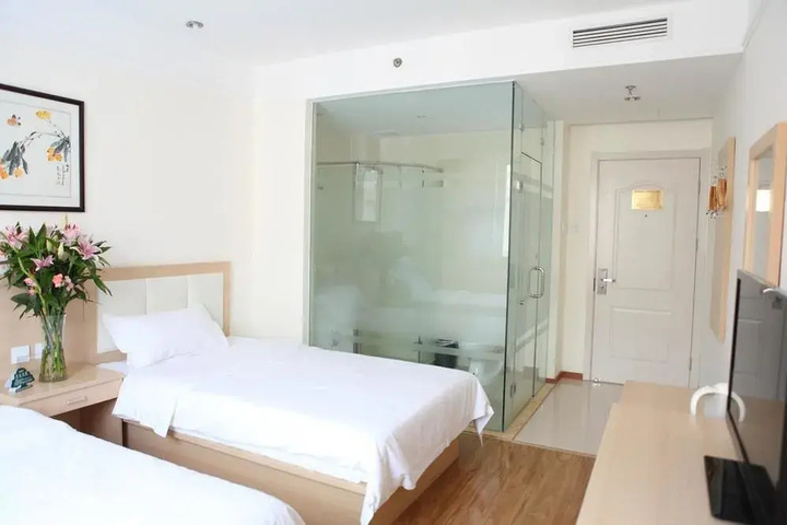 Room 7 of 9