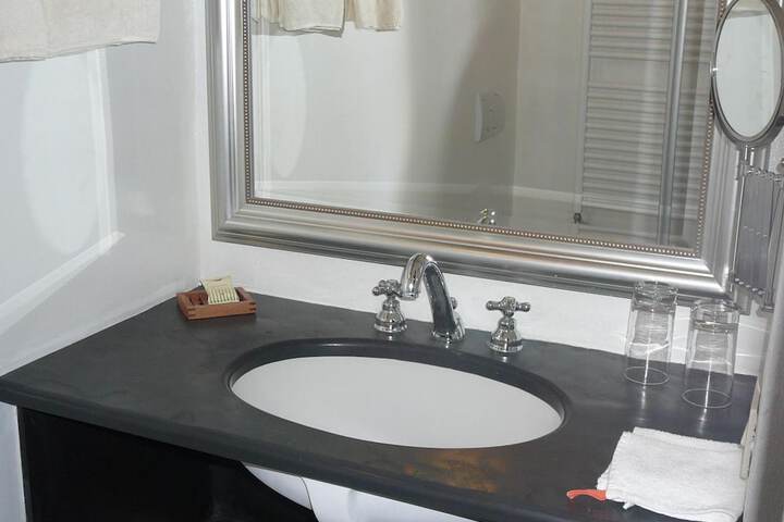Room 15 of 32