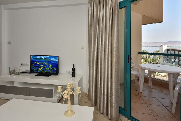 Room 3 of 37