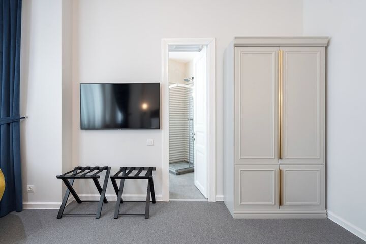 Room 35 of 208