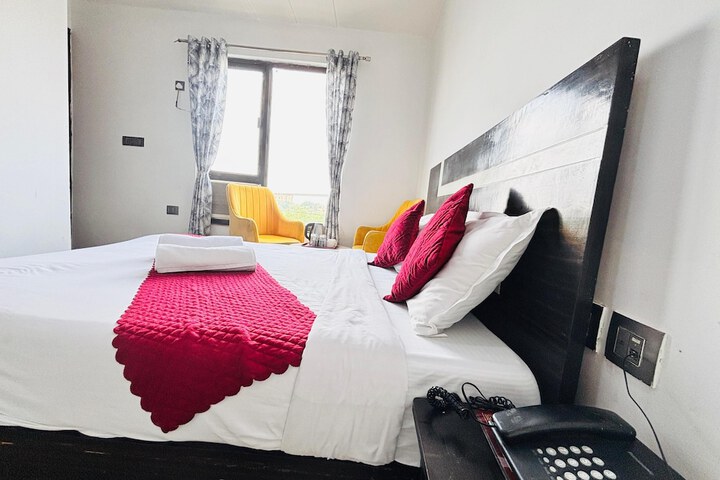 Room 3 of 16