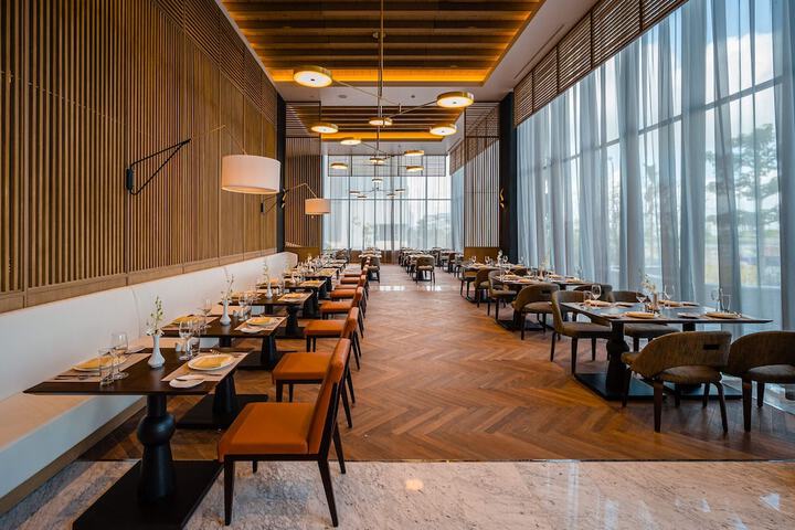 Dining 75 of 139