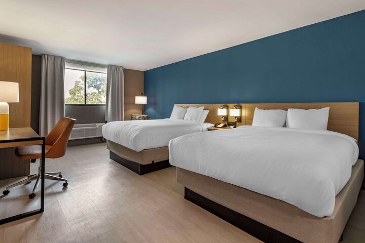 1 Queen Bed (9 of 14)
