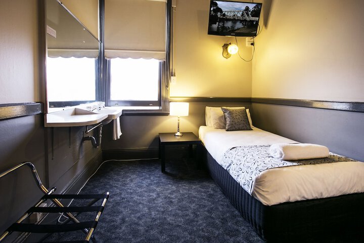 Room 3 of 16