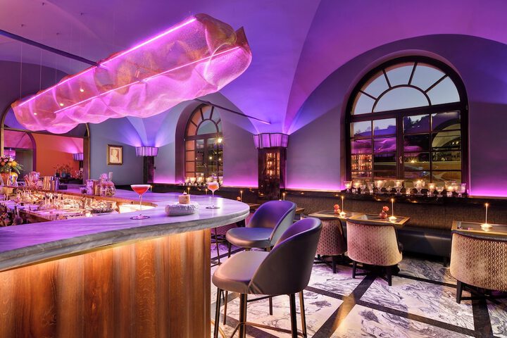 Lounge 71 of 80