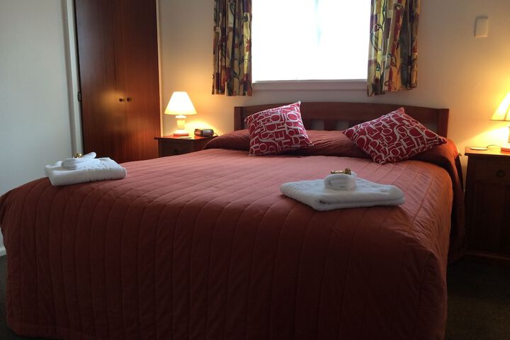 Room 2 of 36