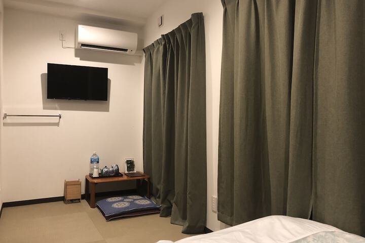 Room 9 of 27