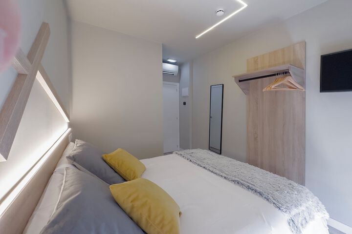 Room 34 of 84
