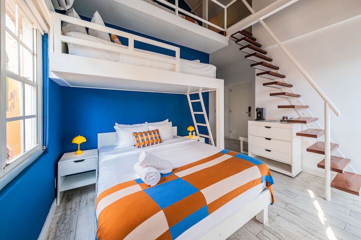 Room 14 of 82