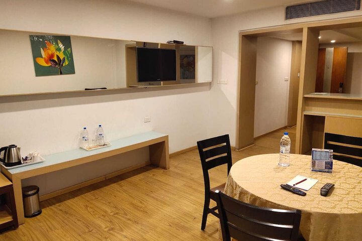 Room 26 of 85