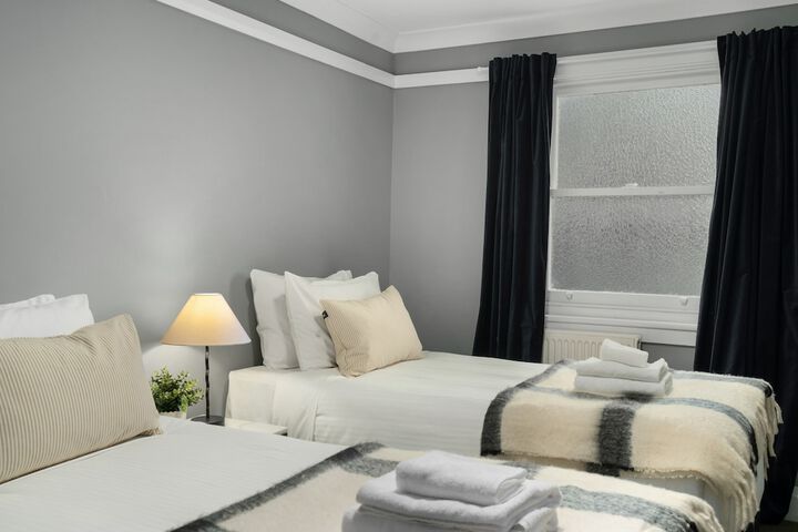 Room 33 of 93