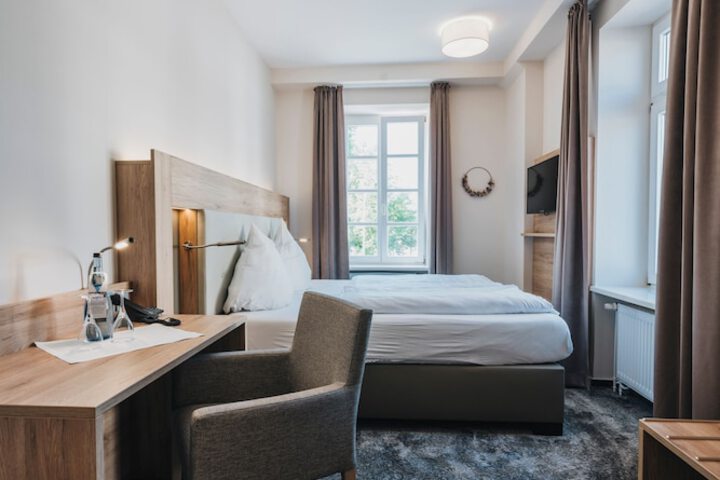 Room 10 of 36