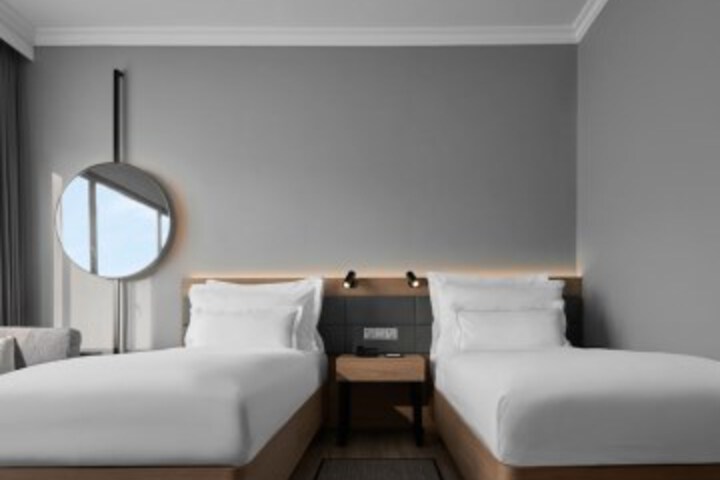 Room 11 of 48