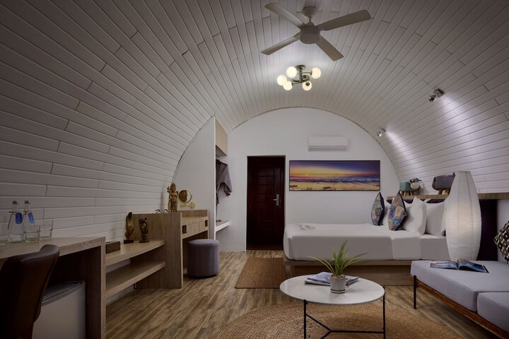 Room 12 of 100