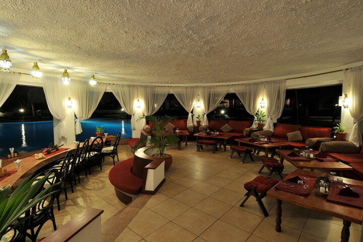 Hotel Pool