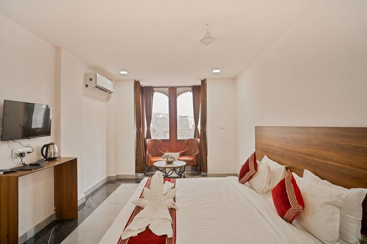 Room 4 of 18
