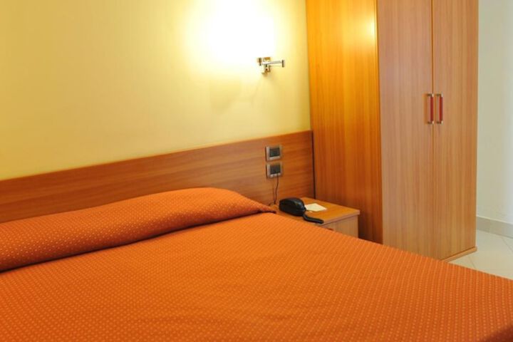 Room 10 of 29