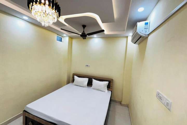 Room 6 of 24