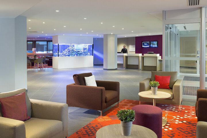 Entrance & Lobby
