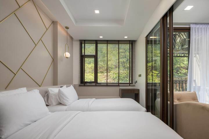Room 35 of 151
