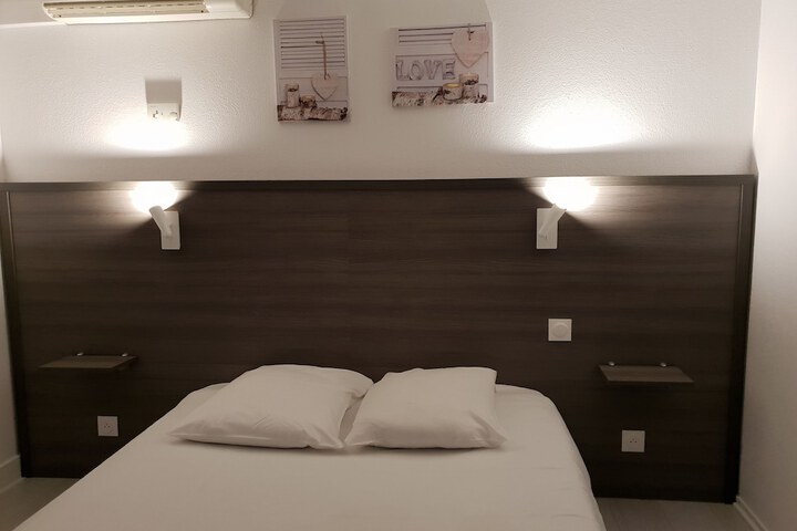 Room 9 of 34