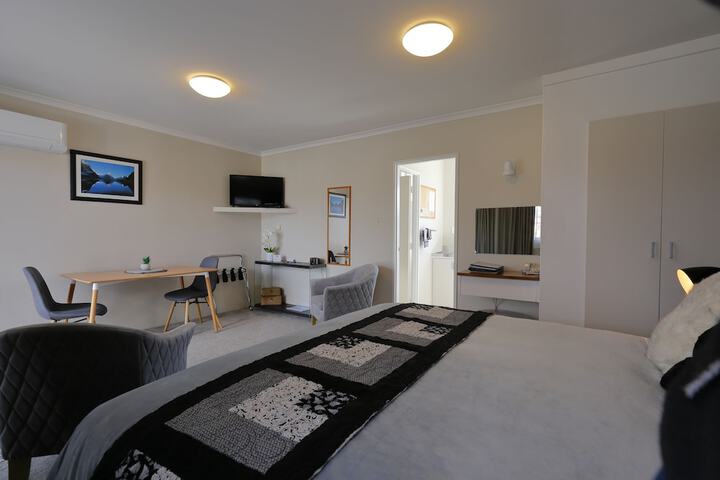Room 5 of 74