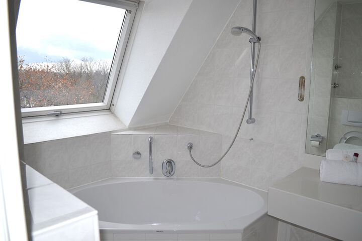 Room 5 of 28