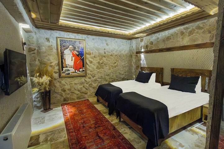 Room 27 of 48