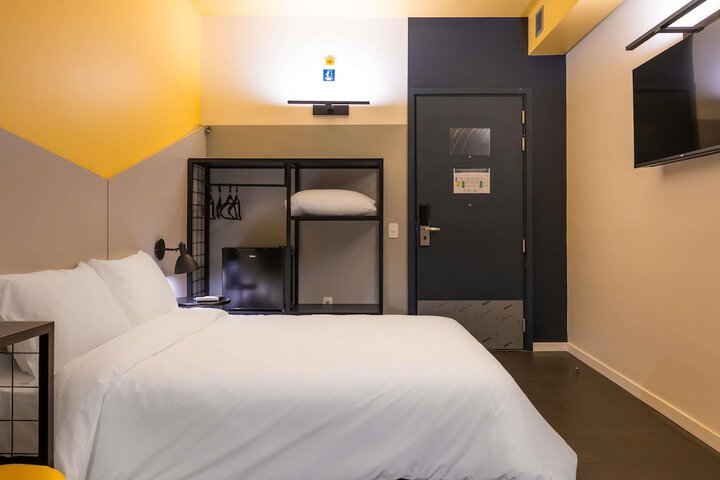 Room 20 of 38