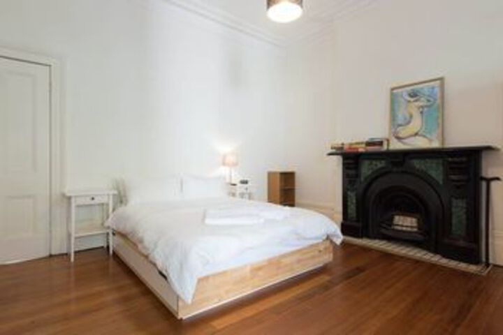Room 6 of 16