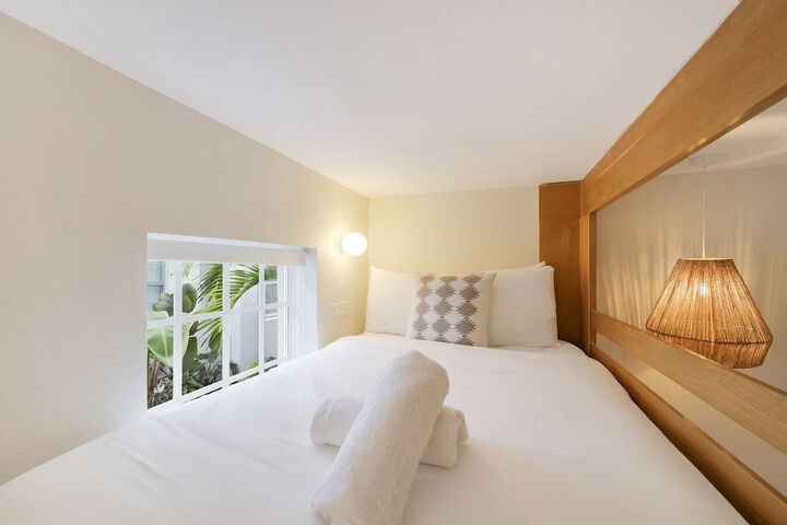 Room 13 of 21